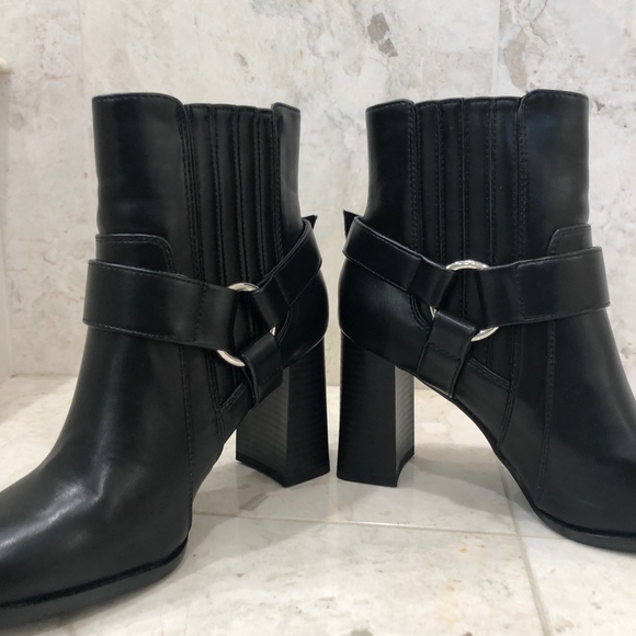 BCBGeneration {7.5} Booties Vegan Black Block Heel - Picture 3 of 7